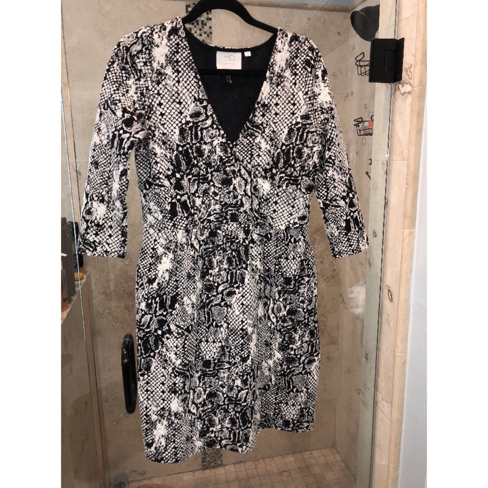 HD in Paris Anthropologie Snakeskin Jacquard V-Neck Sweater Dress Black White M